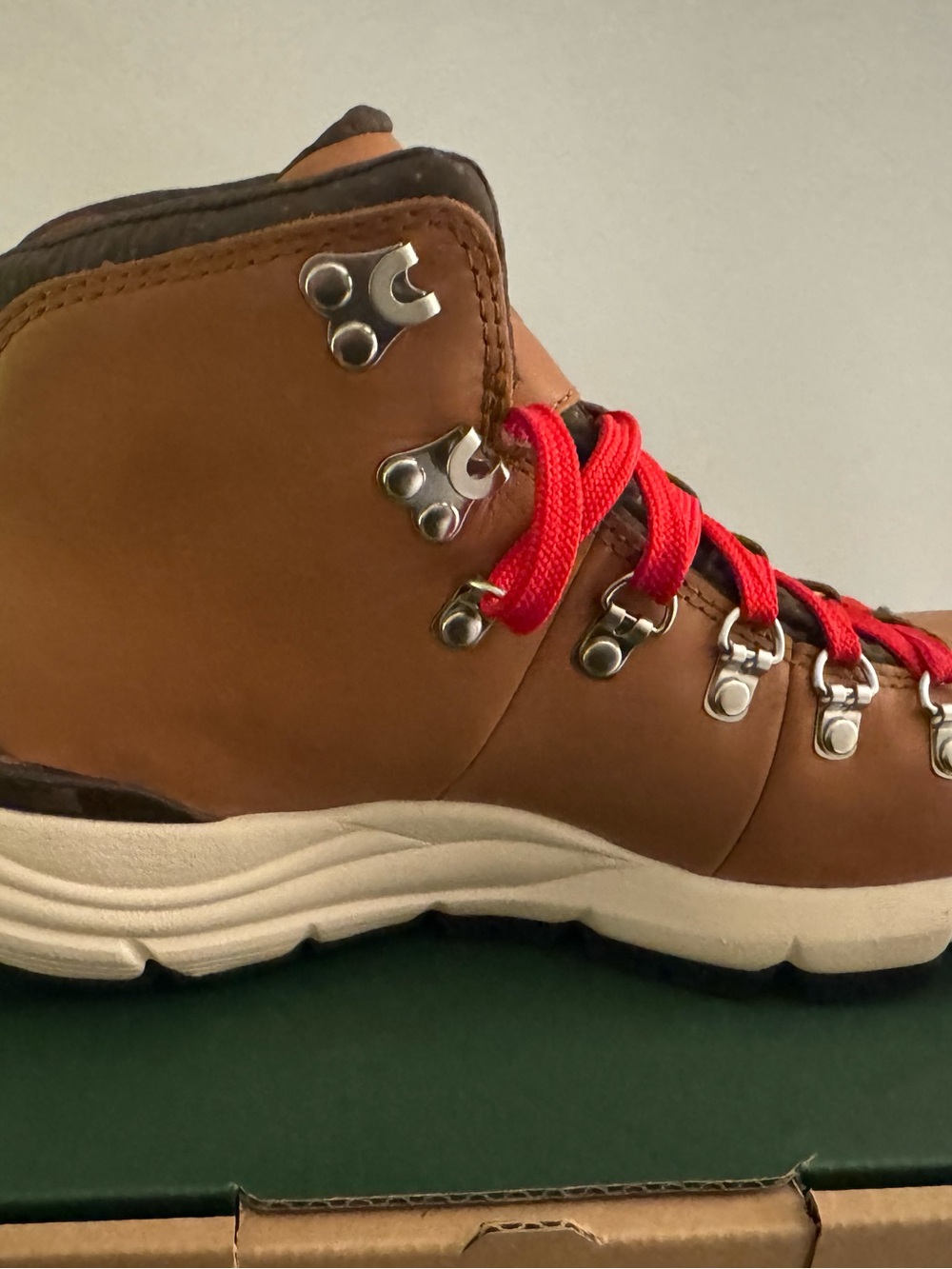 Danner Mountain 600 Women's Saddle Tan Boots with Red Laces - Picture 11 of 14